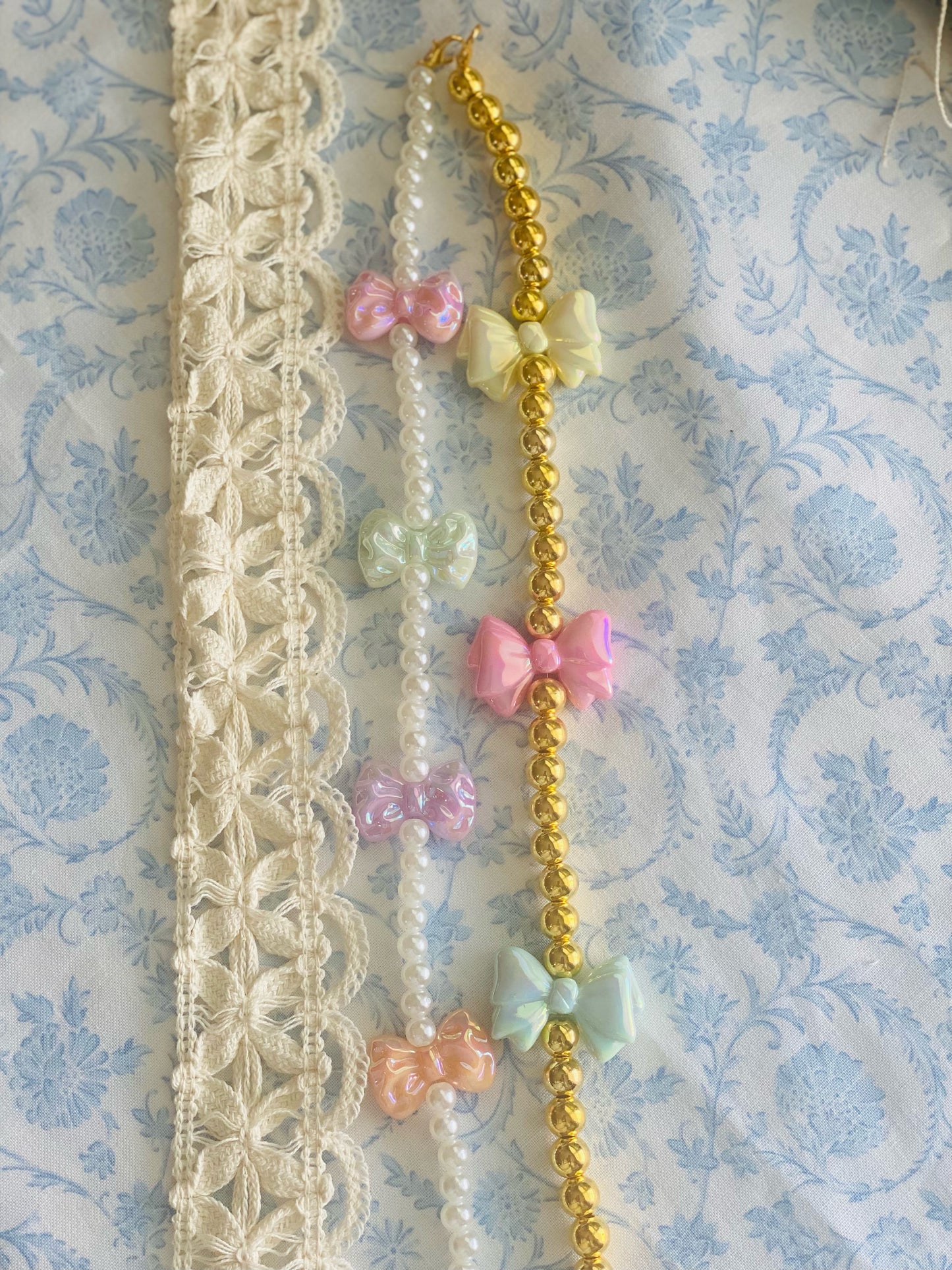 Bow Hat Chains