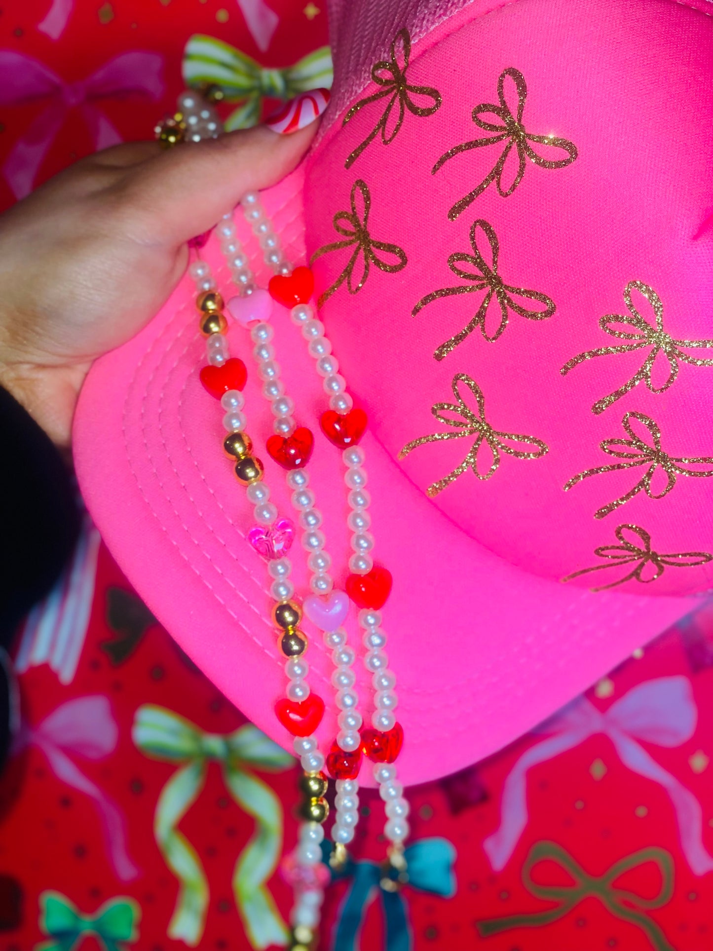 Pearl hat chain with pink hearts