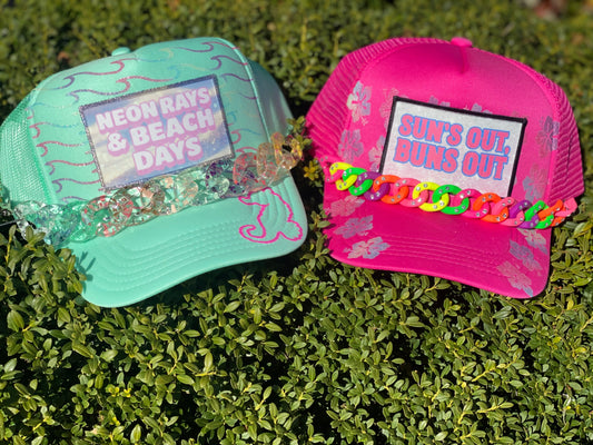 Speckled hat chain